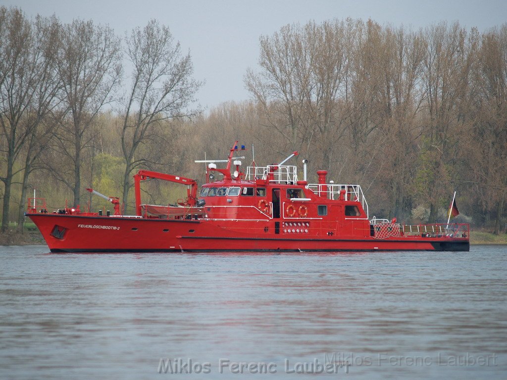 Feuerloeschboot 10-2      P104.JPG